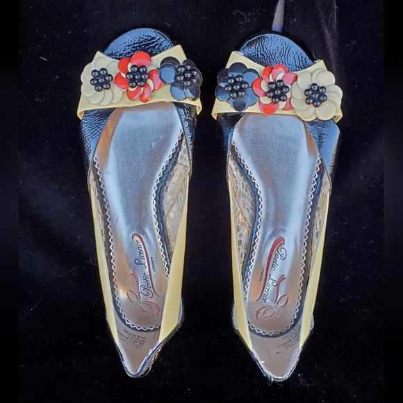 Poetic License London Open Toed Retro Design Leather Flowered Flats. - Picture 3 of 16